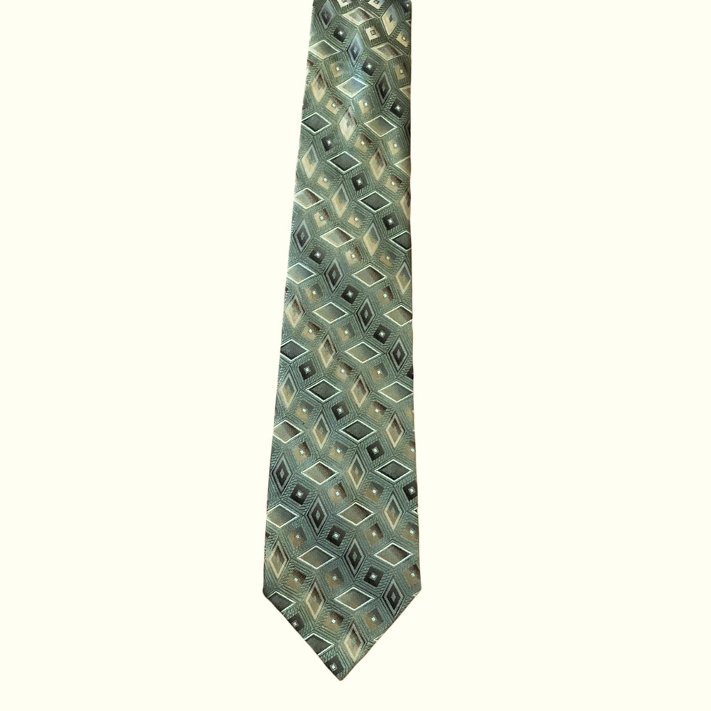 King size for big and tall men 100% silk tie. Green & tan geometric print. EUC